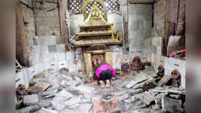 तस्वीरें: नेपाल में आस्था पर भारी भूकंप, कई मंदिर ढहे