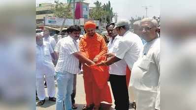 ಸಂತ್ರಸ್ತರಿಗಾಗಿ ಜೋಳಿಗೆ ಹಿಡಿದ ಸದಾಶಿವ ಶ್ರೀ