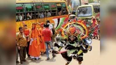 ত্রাণ সংগ্রহে নাচ-গান লোকশিল্পীদের