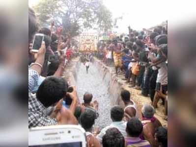 ಮದ್ದೂರಮ್ಮ ಜಾತ್ರೆಯಲ್ಲಿ ಕೊಂಡೋತ್ಸವ