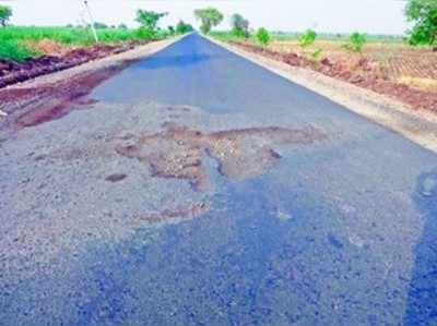 ಎರಡೇ ತಿಂಗಳಲ್ಲಿ ಕಿತ್ತಿಹೋದ ರಸ್ತೆ !