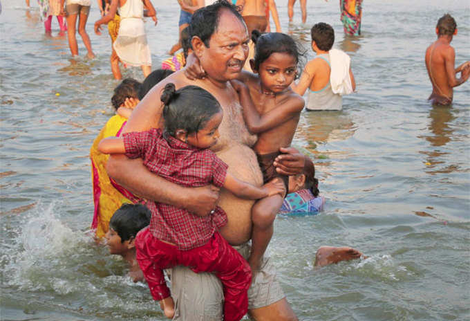 सोमवती अमावस्या स्नान: उमड़ा आस्था का सैलाब