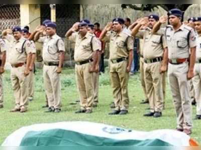 কনস্টেবলের শরীরে গুলি, আরপিএফকে তোপ মমতার