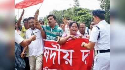 আক্রমণের ত্র্যহস্পর্শে দিনভর উত্তপ্ত বিধানসভা