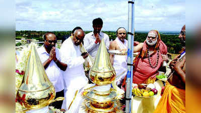 ದೇವರಿಗೆ ಬಡವ-ಶ್ರೀಮಂತ ಬೇಧವಿಲ್ಲ: ಶೃಂಗೇರಿ ಶ್ರೀ