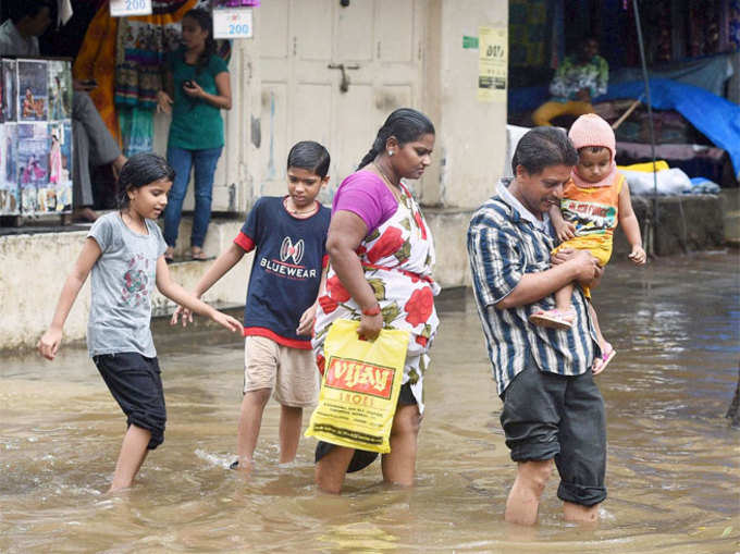 मुंबई पर बारिश की मार