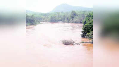 ಬಿರುಸಿನ ಮಳೆ: ಹಲವೆಡೆ ಹೆದ್ದಾರಿ ಬಂದ್