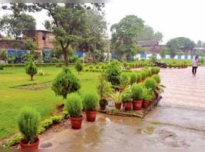 পরিষেবা নয়, রূপসজ্জায় বেশি ব্যস্ত পশু হাসপাতাল