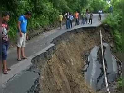 মিরিকের গান থামিয়েছে পাহাড়ের ধস