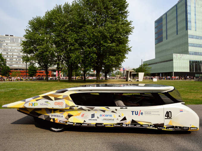 सौर ऊर्जा से चलने वाली पहली फैमिली कार