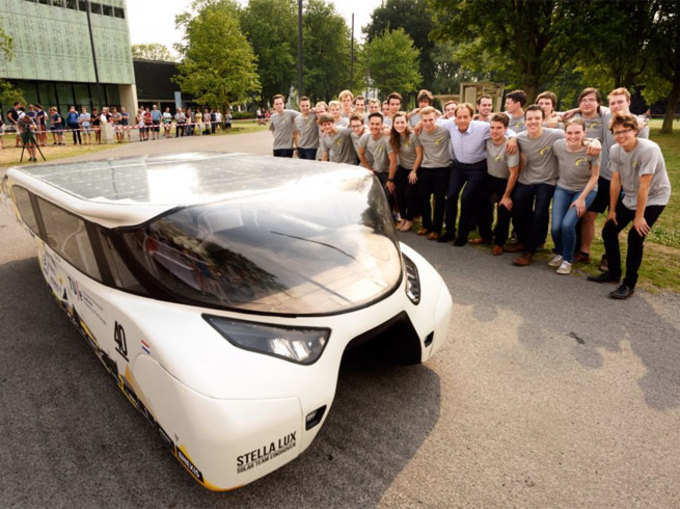 सौर ऊर्जा से चलने वाली पहली फैमिली कार