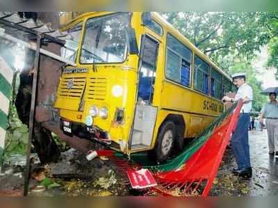 విశాఖలో రోడ్డు ప్రమాదం: 12 మంది మృతి