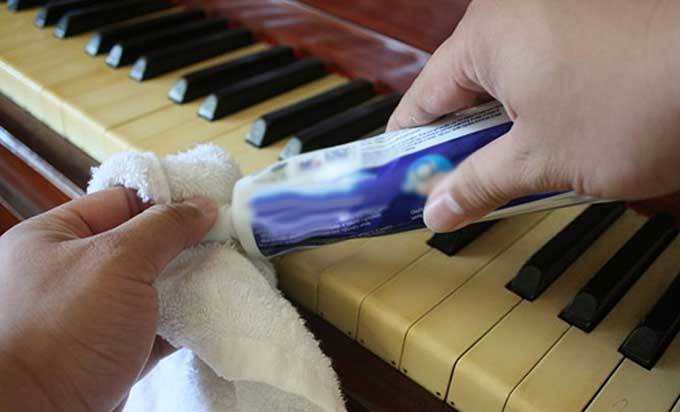 toothpaste-use-for-piano
