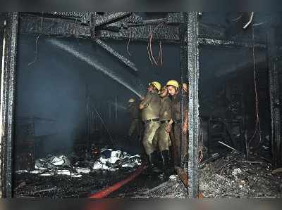 হগ মার্কেটে বিধ্বংসী আগুন, ক্ষতি কয়েক লক্ষ