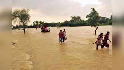 ফুঁসে ওঠা দামোদরে ভাসছে জনপদ, ঠাঁই নেই দুর্গতদের