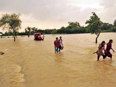 ফুঁসে ওঠা দামোদরে ভাসছে জনপদ, ঠাঁই নেই দুর্গতদের