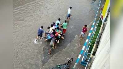 জমা জলে বিপর্যস্ত বেহালার জনজীবন