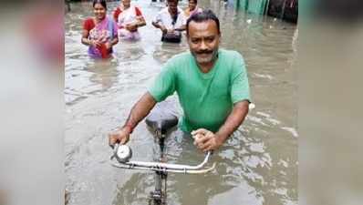 ভাসছে দক্ষিণ শহরতলিও, জলের তলায় মেয়রের পাড়া