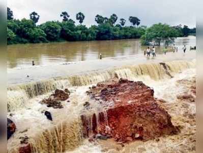 দক্ষিণবঙ্গে বন্যার আশঙ্কা, মৃত ১৭