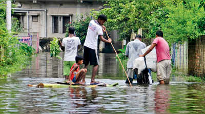 জল নামেনি মুকুন্দপুরে, রিকশা ভাড়া ৯০ টাকা