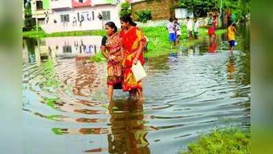 রোদ উঠলেও মুকুন্দপুর কিন্তু জলের নীচেই