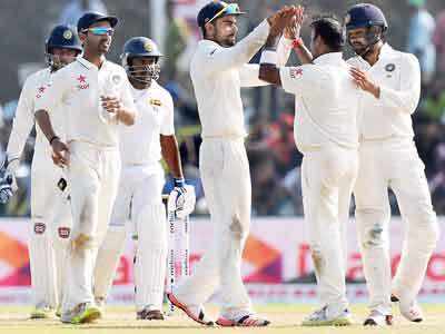 गॉल टेस्ट: भारत जीत से 153 रन दूर