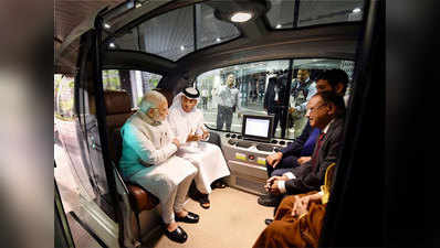 जब PM मोदी ने की सेल्फ-ड्राइविंग कार की सवारी