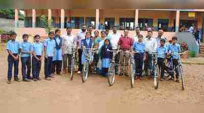 ಸುಂಟಿಕೊಪ್ಪ ಶಾಲೆ ವಿದ್ಯಾರ್ಥಿಗಳಿಗೆ ಸೈಕಲ್ ವಿತರಣೆ