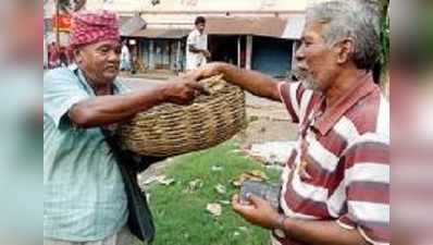 ফলের সঙ্গে কবিতা ফেরি নেপালের