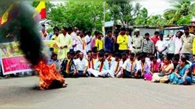 ಹೆದ್ದಾರಿ ಸಂಚಾರ ತಡೆ