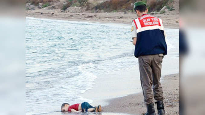 Image of dead Syrian child on beach angers world