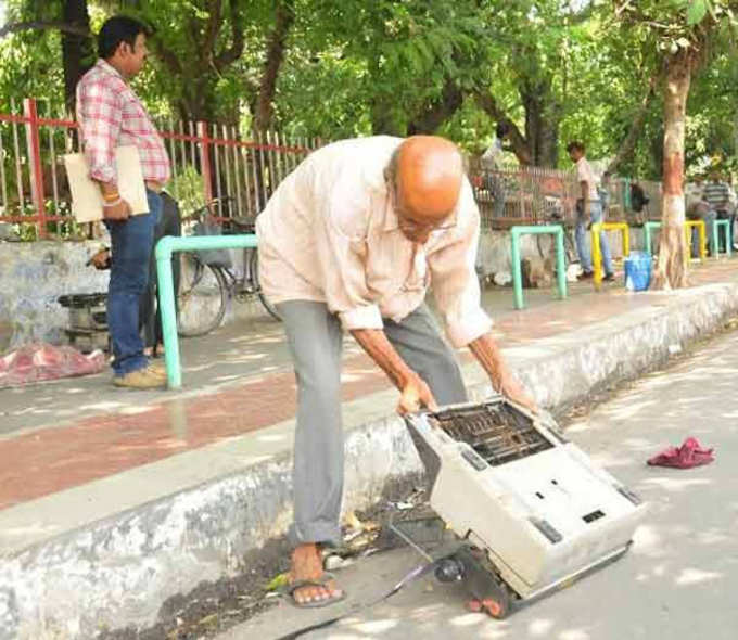 नहीं पसीजा सिपाही का दिल