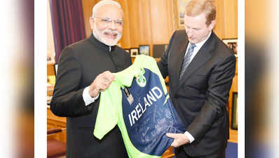 आयरलैंड के PM ने मोदी को उनका नाम लिखी क्रिकेट की जर्सी भेंट की