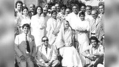 देखें: इंदिरा के कदमों में राजकपूर, दिलीप कुुमार और मनोज कुमार