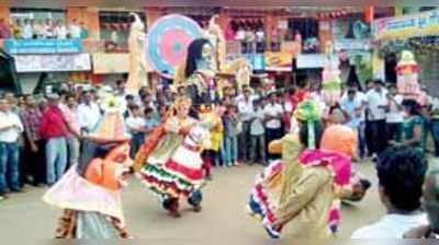 ಸುಳ್ಯದ ಬ್ಯಾಂಡ್, ಕಲ್ಲಡ್ಕದ ಬೊಂಬೆ, ಹುಲಿವೇಷ...