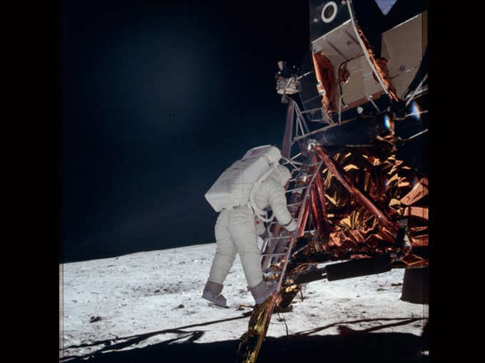 नासा ने साफ-साफ दिखाया 50 साल पुराना चांद