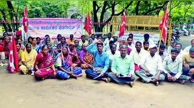 ಸೌಲಭ್ಯ ಕಲ್ಪಿಸಲು ಒತ್ತಾಯಿಸಿ ಧರಣಿ