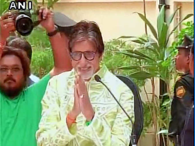 मुंबई: महानायक अमिताभ बच्चन आपल्या ७३ व्या वाढदिवसानिमित्त माध्यमांशी साधताहेत संवाद