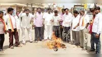 ಈಶ್ವರಪ್ಪ ಹಗುರ ಹೇಳಿಕೆ ಖಂಡಿಸಿ ಪ್ರತಿಭಟನೆ