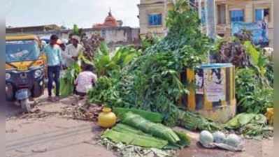 ಹೂ- ಹಣ್ಣು ಮಾರಾಟ ಜೋರು, ಖರೀದಿ ಕ್ರೇಜು!