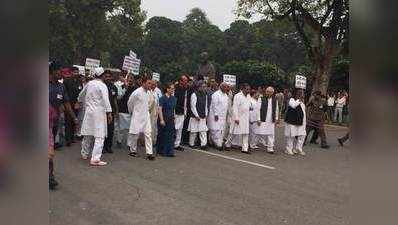 असहिष्णुता के विरोध में कांग्रेस का मार्च, मोदी पर बरसे सोनिया, राहुल