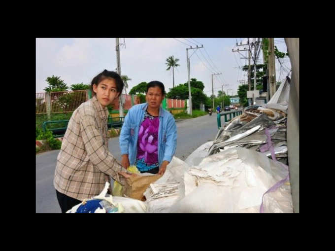 पैर छूकर ब्यूटी क्वीन ने कहा, थैंक्यू मां!