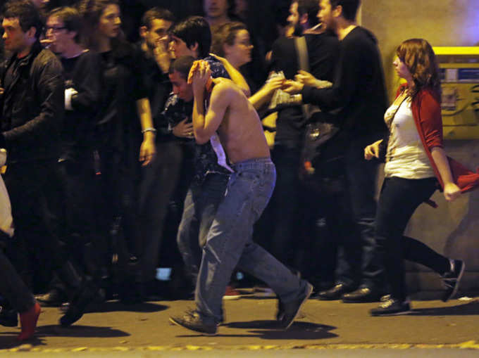 तस्वीरों में: पैरिस में पसरा आतंक का खौफ