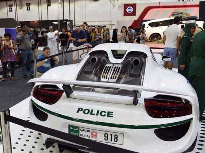 दुबई पुलिस के बेड़े में पोर्शा 918 स्पाइडर