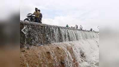 భారీ వర్షాలకు అతలాకుతలమైన ఆంధ్ర