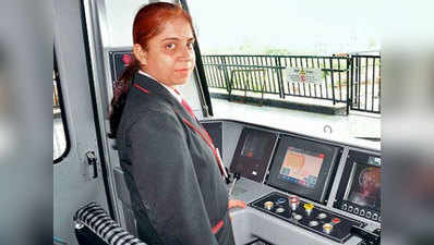 जयपुर: मेट्रो स्टेशन पर सभी महिला कर्मचारी