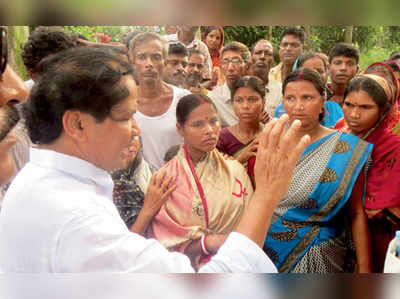 মন্টুর কীর্তি দেখেও চুপ দল