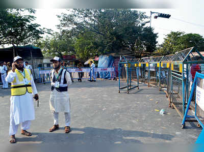 পথ সামলে প্রশংসা কুড়োল পুলিশ