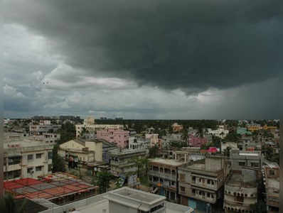 ঝঞ্ঝার হানায় মেঘলা রাজ্যে বৃষ্টির সম্ভাবনা