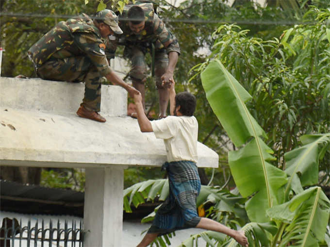 चेन्नै की बाढ़ में देवदूत बनकर उतरी सेना